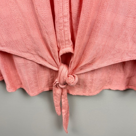 Torrid Coral Crabapple Textured Woven Tie-Front Top Size 00 10, M/L - Picture 6 of 13